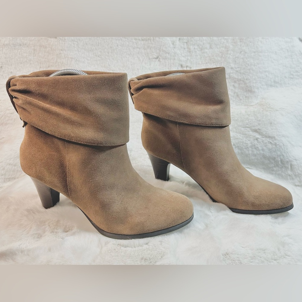 Tan Suede BCBGeneration CESINAZ 3 1/4 Heeled Ankle Boots Size 10 NWOB